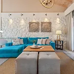 Lola\'s House