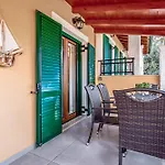 Lola\'s House